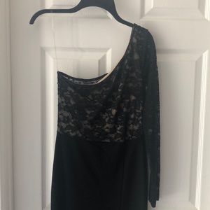 ONE SHOULDER SCALLOP LACE MERMAID GOWN